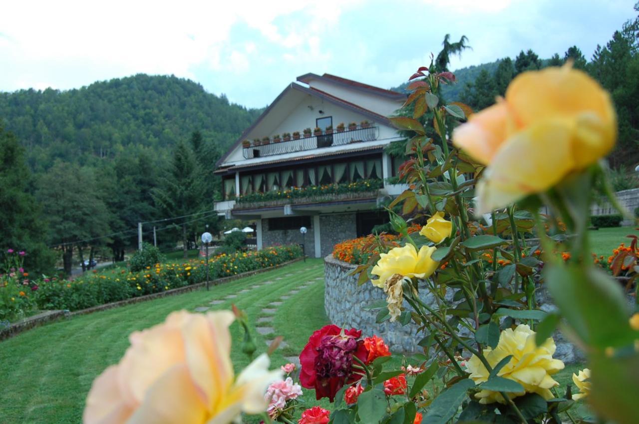 Hotel Lo Sciatore Cotronei Exterior photo